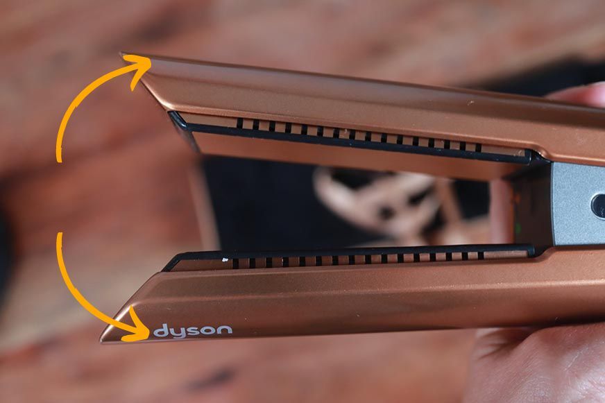 Man sieht die Enden des Dyson Corrale auf dem Bild. 